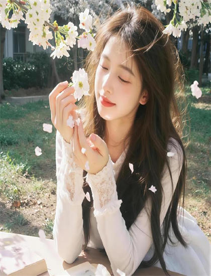 《我的九个漂亮未婚妻》电影与电视剧比较划时代的：媒介差异与叙事特点，必看